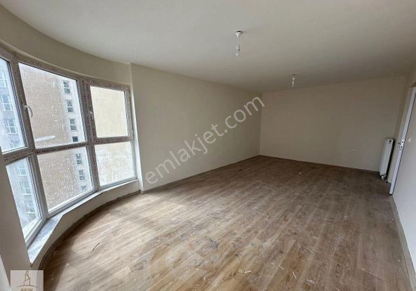 Esenyurt S Tower’da Kiralık 3+1 Daire