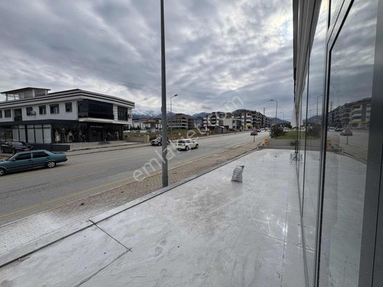 Tank Meydanında Kiralık Cadde Üzeri İşyeri!