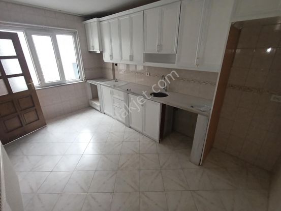 Şekerlerden Üçevlerde Geniş Kullanışlı 2+1 Kiralık Daire