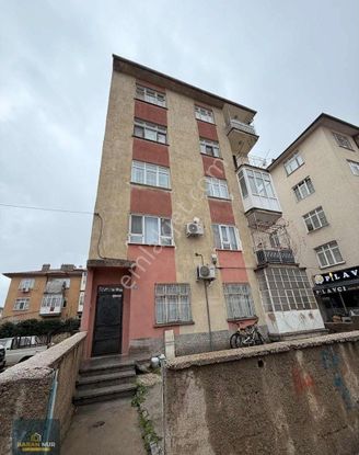 Malas Cad Üzerinde 4+1 Ara Kat Bakımlı Yatırımlık Daire
