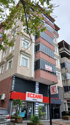Hopa Kemalpaşa Da Çarşı İçinde