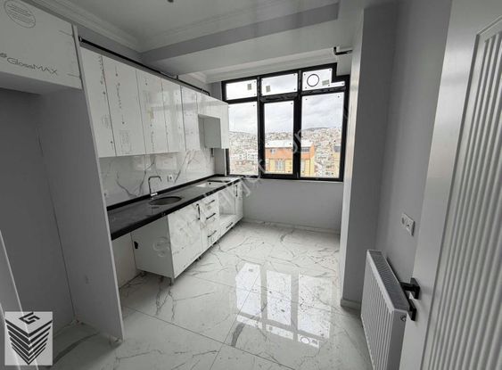 2+1 Arakat..asansörlü..ana Cadde Üzeri..90 M2..kat 3.......