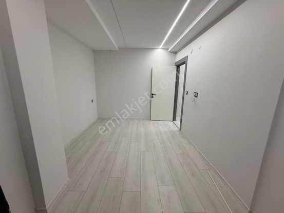 Fevzi Çakmakta Gerçek Yüksek Giriş Site İçi 1+1