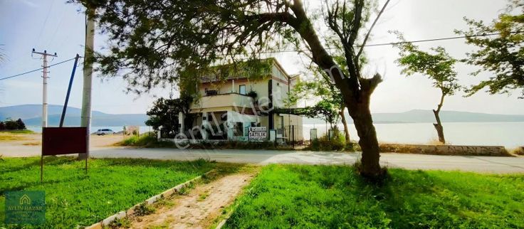 Urla'da Denize Sıfır 1300 M2 İçinde 7+2 Ev Veya Otel !