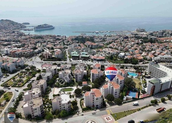 Ege Mah. Batı Ege Yalıkent Sitesi'nde Satılık 3+1 Daire