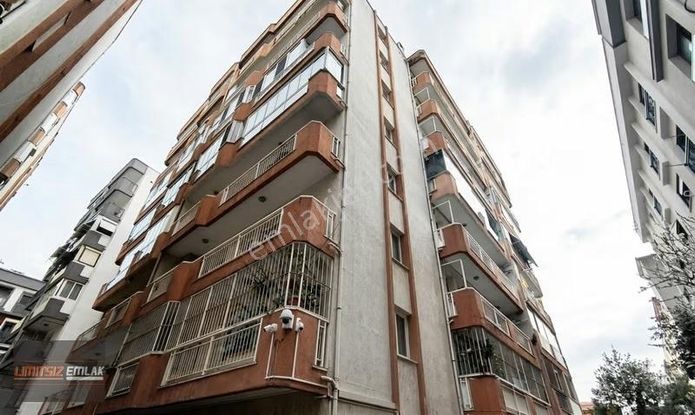 Şemikler'de 3+1 Tadilatlı Çift Balkonlu 110 M2