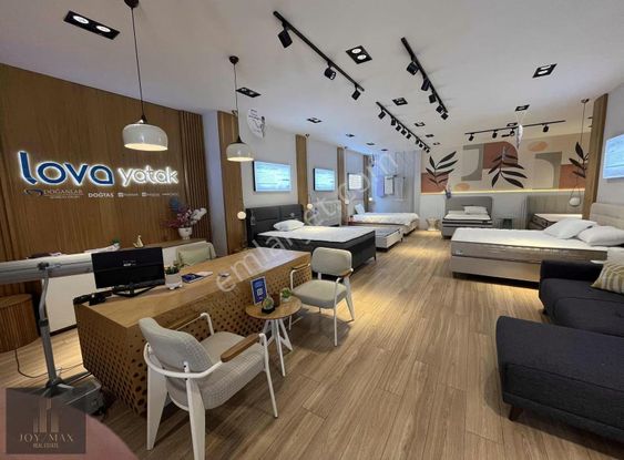 Cadde Üstü Devren Kiralık Mobilya Mağazası