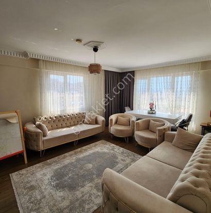 Akdere Dereboyu Cadde Üzeri Satılık 3+1 Daire