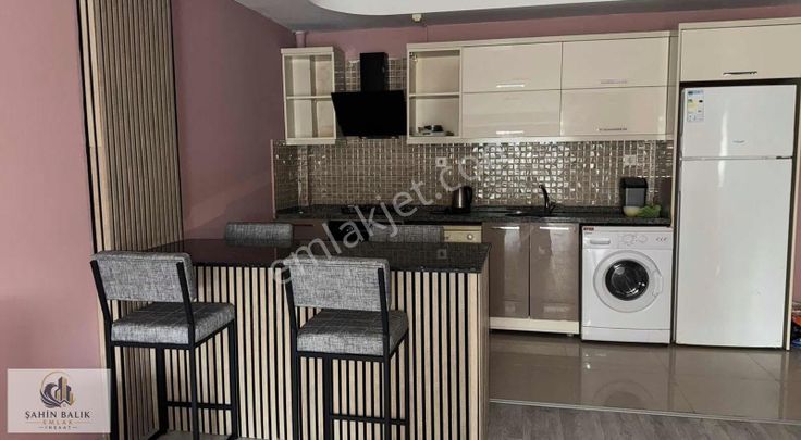 Eşyalı 34. Cadde Üstü Geniş Balkonlu Site Ansansörlü Havuzlu