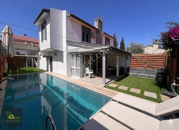 Alaçatı'da Satılık Müstakil Havuzlu Villa