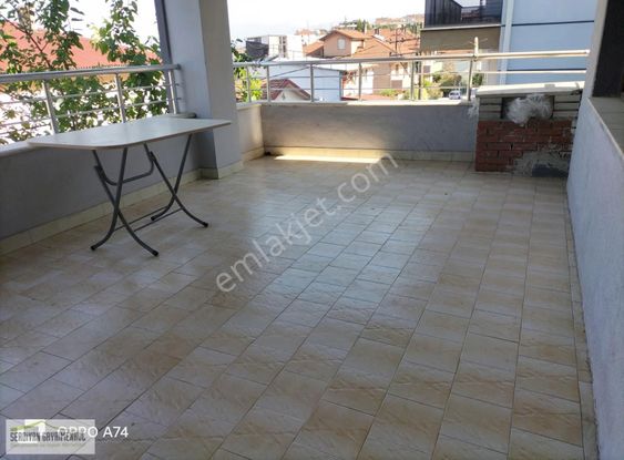 Serdivan İstiklal Mahallesinde Kiralık Geniş Daire..