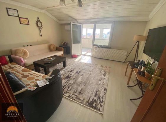 Sefaköy Çınaryolunda Site İçinde 3+1 Balkonlu Ferah Daire