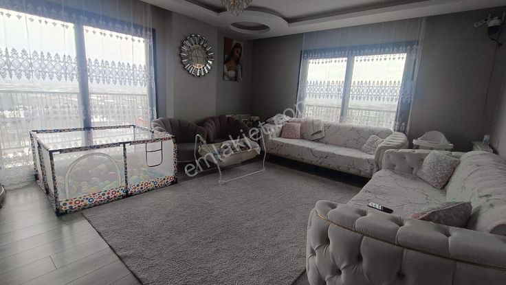 Buca Yesilbaglarda Satılık 2+1 Kapalı Mutfak