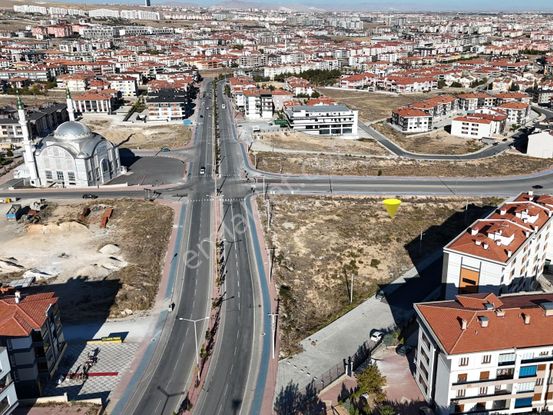 İşyapar'dan Ticari 1825 M² 2 Katlı Köşe Parsel Cadde Üzeri Arsa