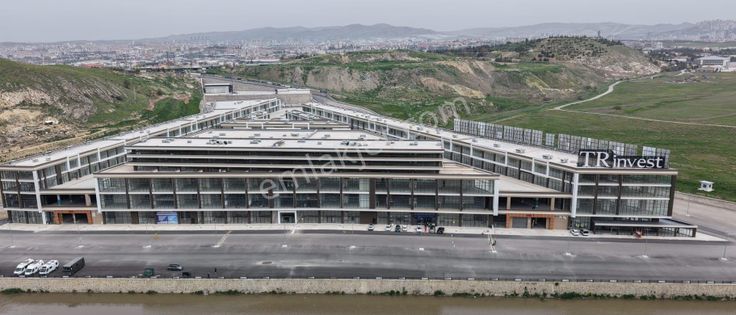 Mega Şaşmaz'da Yola Cepheli Kiralık Dükkan