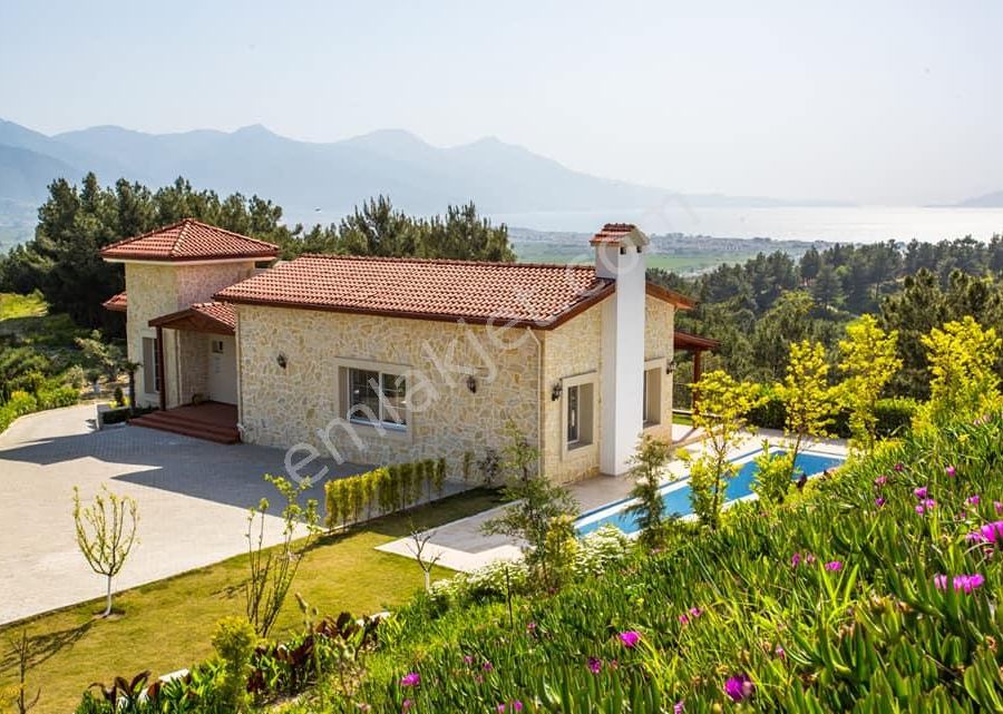 Kusadasi Sogucak Mahallesi Satilik Ciftlik Evi Emlakjet
